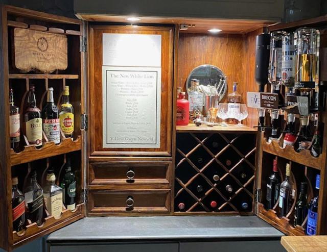 兰达弗里 The New White Lion酒店 外观 照片
